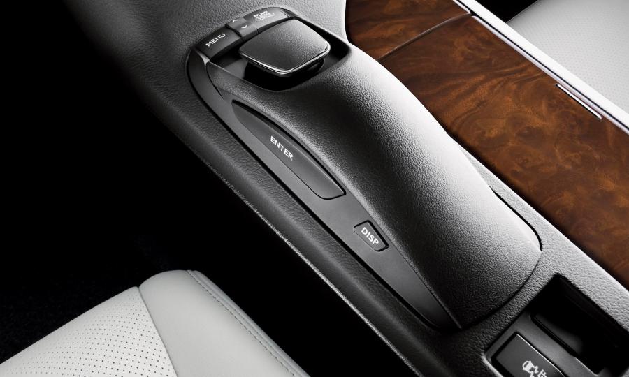  Lexus RX450h 2009 года  (фото 26 из 174)